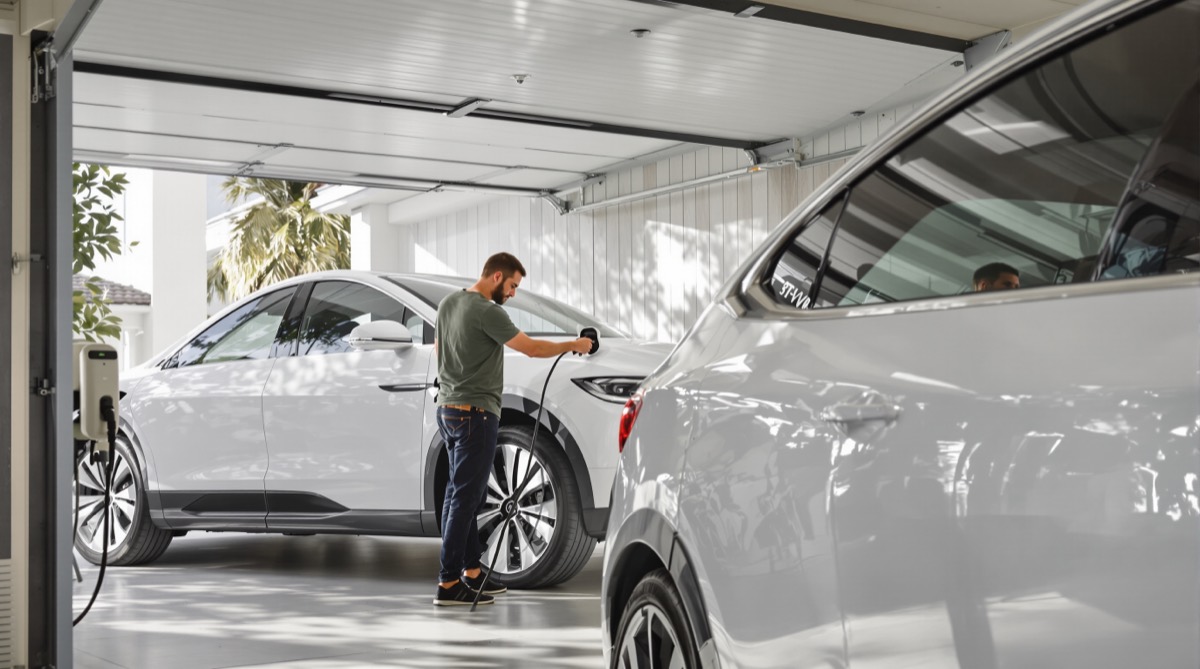 Wilton Manors car broker Honk Autos: a client's new vehicle delivered at home